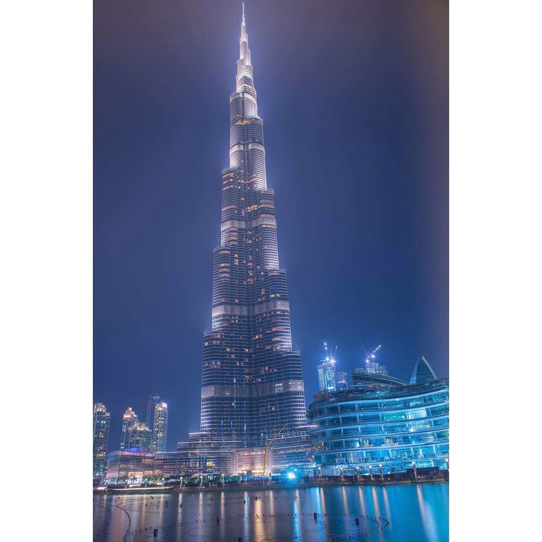 From the earth 🌏 to the sky 🌌.... #burjkhalifa #dubai #uae #dubaimall #mydubai #burjalarab #abudhabi #emirates #travel #dxb #kuwait #dubaifashion #dubaistyle #saudi #dubaimarina #shopping #style #nightphotography #saudistyle #sauditrends #brand #luxe #bag #dubailife #jumeirah #love #qatar #instagood #nikond810