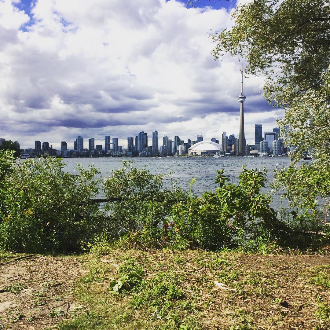 #travelgirl : It’s a chance to work and visit new city. My Last day was on The Islands where I could see for the very first time the beautiful - Toronto skyline. ☀️ #bucketlisttravel #bucketlistadventures  #bucketlistgirl #travelphotography #travelgram #actricevoyageuse #actresstraveler #actresslife