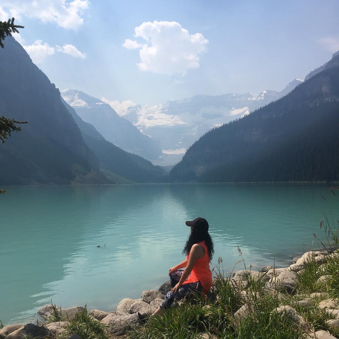 #travelgirl: I found out why Lake Louise is known as the Jewel of the Rockies... It was on my bucket list: checked! MAGIFICIENT #BANFF #roadtrip #2daysdark #tourlife #circuslife #travellergirl #bucketlisttravel #bucketlistadventures  #bucketlistgirl #travelphotography #travelgram #actricevoyageuse #actresstraveler #actresslife