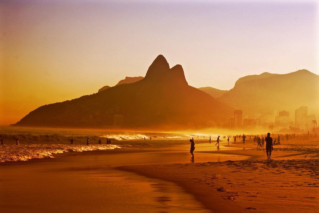 Ipanema Beach in Rio de Janeiro at #sunset is the most romantic spot in the city. After a stroll along the beach we had cocktails at Garota de Ipanema (Girl from Ipanema) bar where the infamous Brazilian bossa nova song was penned. “Each day when she walks to the sea”… the song rolled by. Rio de Janeiro is a vibrant, colourful, life-affirming city. Here, we illustrate why it was the perfect way to end our year-long trip around the world.

#Brazil #riodejaneiro #Rio #GirlfromIpanema #GarotadeIpanema #mountain #view #unusual #sunset #Brazil #RJ #errejota #Copacabana #travel #ipanema #beach