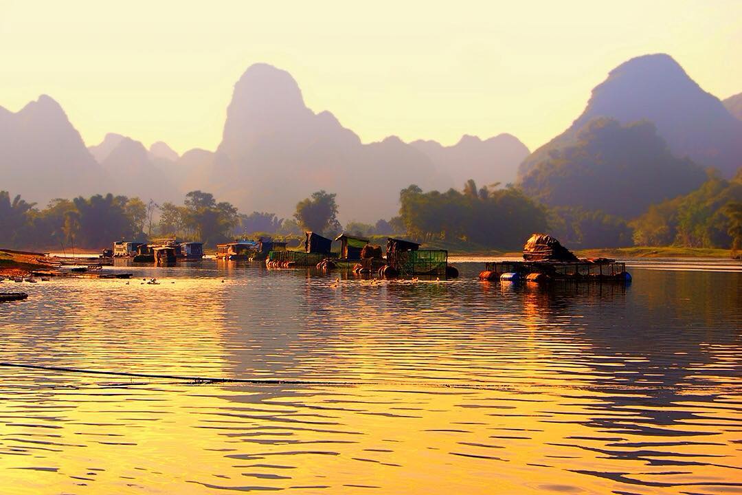 A misty #sunset falls over the makeshift riverboats on the Li River in the province of Guangxi in China.⠀
⠀
When we arrived in Guilin after a long flight, we decided against the bus journey to Yangshuo and opted instead to take a boat (really just a motorised raft) along the 83-kilometer section of the Lijiang or Li River as it’s also known.⠀
⠀
It proved to be one of the best decisions of the trip. Despite taking four times as long as the 80-minute bus journey and costing more, gliding along the Li was a fine way to travel. ⠀
⠀
#liriver #China #Guilin #Yangshuo #Guangxi #River #mountains #fisherman #BeautifulGuangxi #Yangzhou #Xingping #travel #travelgram #wanderlust #vacation #instatravel #adventure #view #travelphotography #rivertrip #boattrip