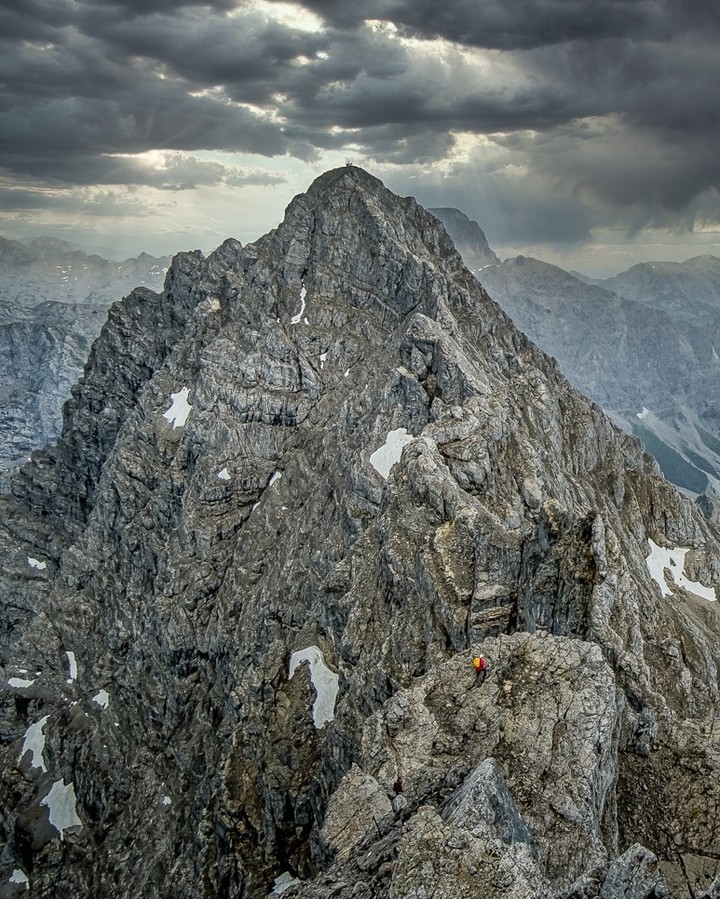Approaching the 2,712m peak of Südspitze (South Peak) during the #Watzmann Traverse in Berchtesgaden National Park in the Bavarian Alps. It is one of #Germany’s classic Alpine ridges.

Hiking the Watzmann Traverse (or Watzmann Crossing) comprises the three principal peaks of Hocheck (2,651m), Mittelspitze (Middle Peak, 2,713m) and Südspitze (South Peak, 2,712m), usually crossed from north to south along a 4.5km summit ridge. The Mittelspitze is Germany’s third highest peak and the highest located entirely within German territory.

I recently completed the traverse during a hiking trip with an old university friend. It was a thrilling, but utterly exhausting 12-hour hike. 👊 
-
-
-
-
-
#watzmannsüdspitze #berchtesgadennationalpark #watzmanntour #watzmanntraverse #watzmanncrossing #watzmannüberschreitung #berchtesgaden  #mittelspitze #südspitze #hocheck #watzmannhaus #berchtesgaden #berchtesgadenerland #bavaria #bavarianalps #viaferrata #klettersteig #sehnsuchtbgl
