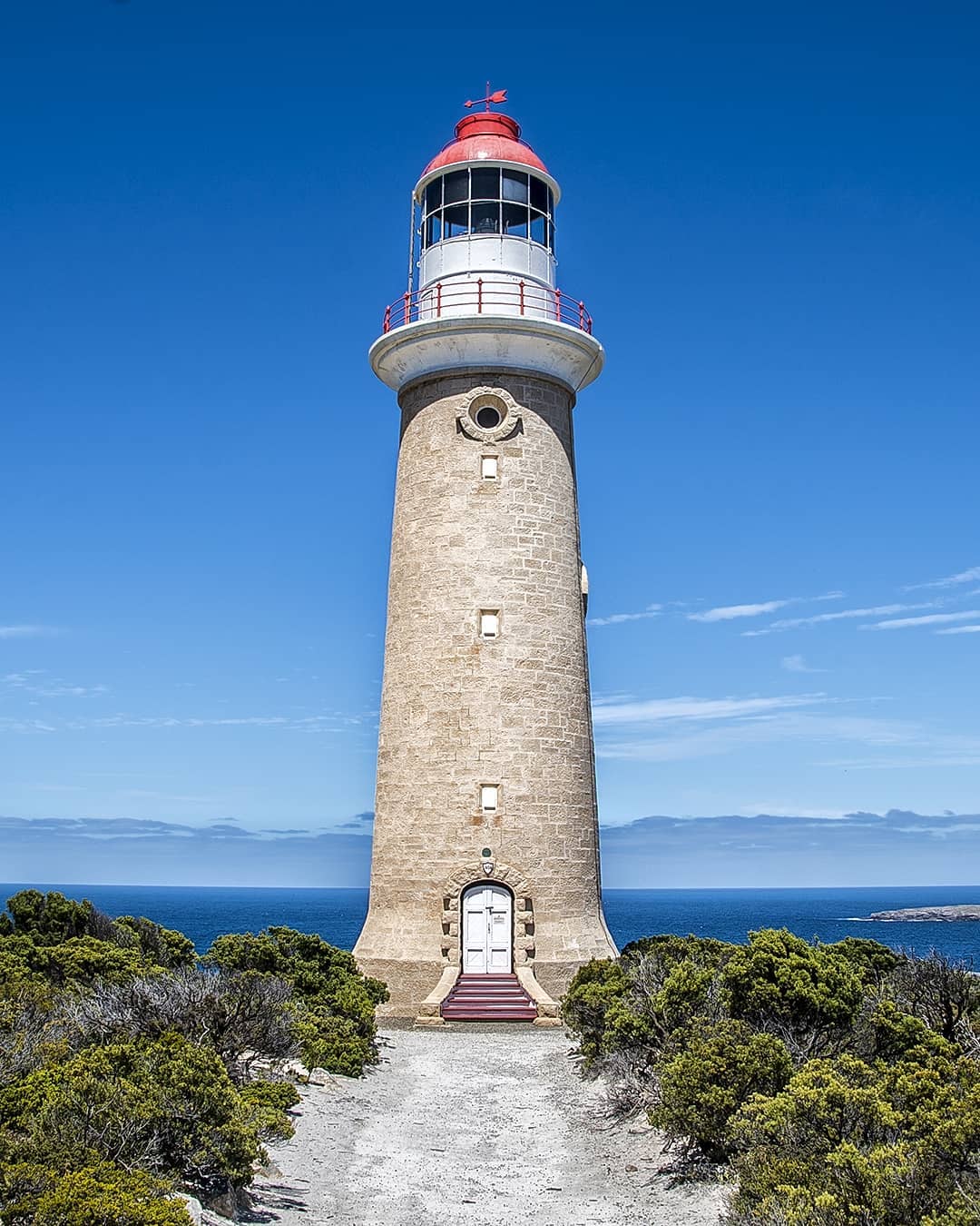 The Cape du Couedic Lighthouse  stands guard over the southwest coast of Kangaroo Island in South Australia.⠀
⠀
Deep in Flinders Chase National Park it stood since 1909 as the treacherous waters surrounding the cape have claimed three shipwrecks and 79 lives over the years. The lighthouse however, has saved countless more. ⠀
⠀
We're visiting the island with @hertzaustralia, before heading back to the mainland and driving the @greatoceanroad and then onto #Melbourne and #Sydney. ⠀⠀
-⠀⠀
-⠀⠀
-⠀⠀
-⠀⠀
-⠀⠀
-⠀⠀
-⠀⠀
@sealinkki @authentickangarooisland #KangarooIsland #capeducouediclighthouse #capeducouedic #FlindersChase #FlindersChaseNationalPark #SeeSouthAustralia #SouthAustralia #SeaLinkKI  #SeeAustralia #visitaustralia #Australia #authenticKI #lighthouse #wildlifephotography #Adelaide #australiansummer #australianstyle #oceanair #KI #roadtrip #roadtripaustralia #roadtripping #driveaustralia #wonderful_places #exploretocreate #watchthisinstagood #lppathfinders #ausgeo