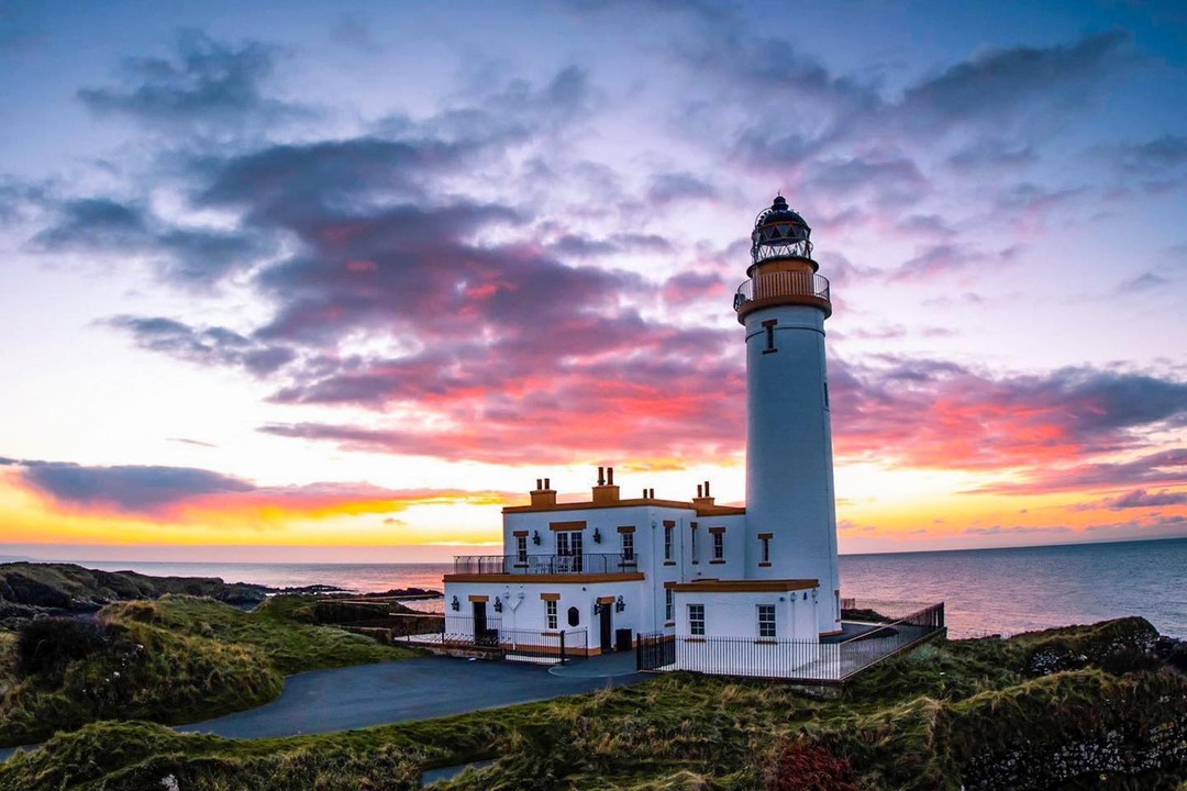 ⏭ Throw back to November 2018 ⏮
Beautiful Trump Turnberry Lighthouse during sunset 🌅 
Can’t wait to get back out to these places again #visitscotland #visitayrshire #ayrshire
#scotlandexplore #staycation #scotland_greatshots #southwestscotland #hiddenscotland #explorescotland #ig_scotland