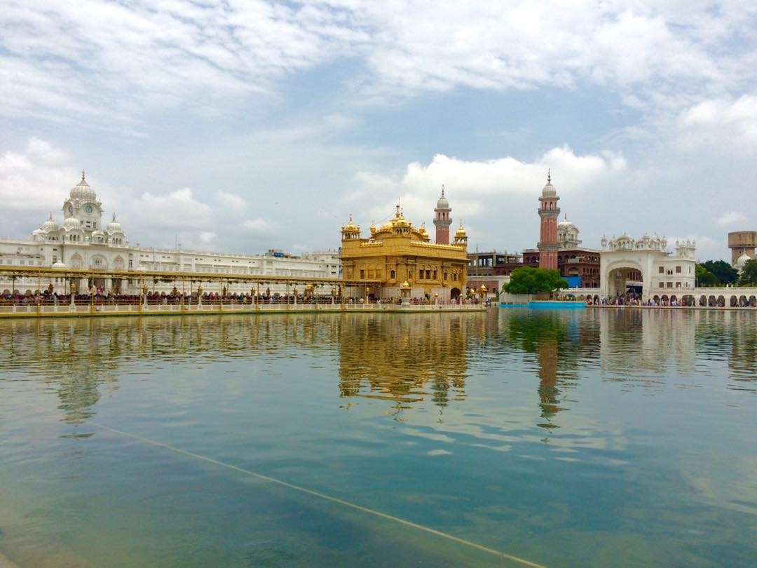 The Golden Temple, Amritsar, India 🇮🇳.
.
The holiest of places to Sikhs, the Golden Temple contains the holy scripture of Sikhism. Over 100,000 people visit daily with Sikhs and non Sikhs being allowed to view the holy areas inside the Gurdwara.
.
#travel #india #punjab #goldentemple #goldentempleamritsar #sikh #Sikhism #backpack #religion #learning #backpacking #gurdwaras #instatravel #amritsar #spiritual #journey
