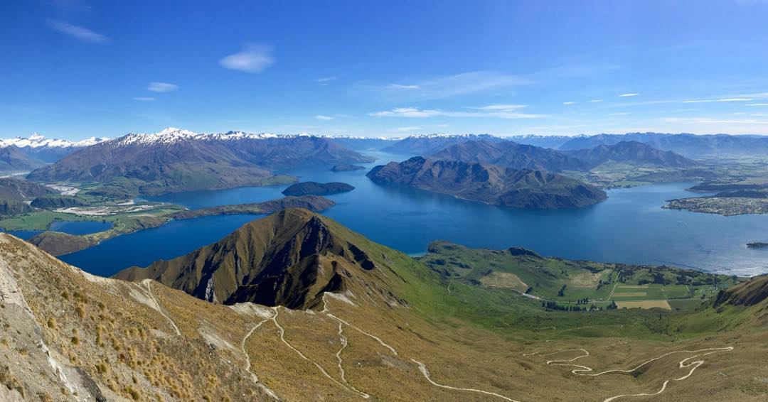 Roy's Peak, New Zealand 🇳🇿.
.
This place recently hit the headlines in a viral photo of people queuing up to take a photo. If you walk up hill for another 30 minutes, there are less tourists and better views across the lake.
.
#travel #newzealand #royspeak #backpacking #weekendaway #hike #wanaka #lake #travelling #hiking #walking #otago #purenz #visitnewzealand #instatravel #backpacker #hiker #mountains #nz #sunny #instatraveling