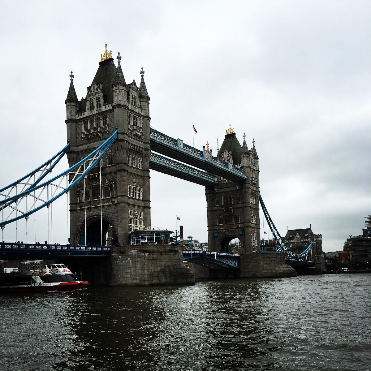 #London, die geilste Stadt der Welt, oder?

#london #hauptstadt #england #placetobe #bestplacestogo #bestplace #yourshotphotographer #travelphotography #traveltheworld #urlaub #reiselust #reisenmachtglücklich #picoftheday #towerbridge #reisefieber #citytrip