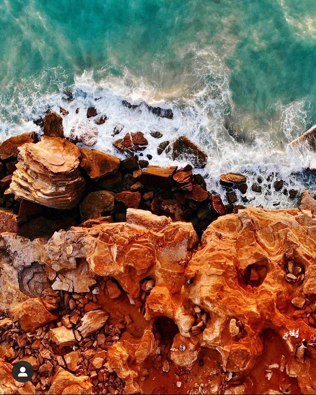 From the red desert to the red rocky beach ▶Reposted from @thekimberleyaustralia As the afternoon sun hits the rocks at Gantheaume Point, all of our favourite colours appear! 😍 This truly is #godscountry #thekimberleyaustralia 
Thanks for sharing @siobhans.pics