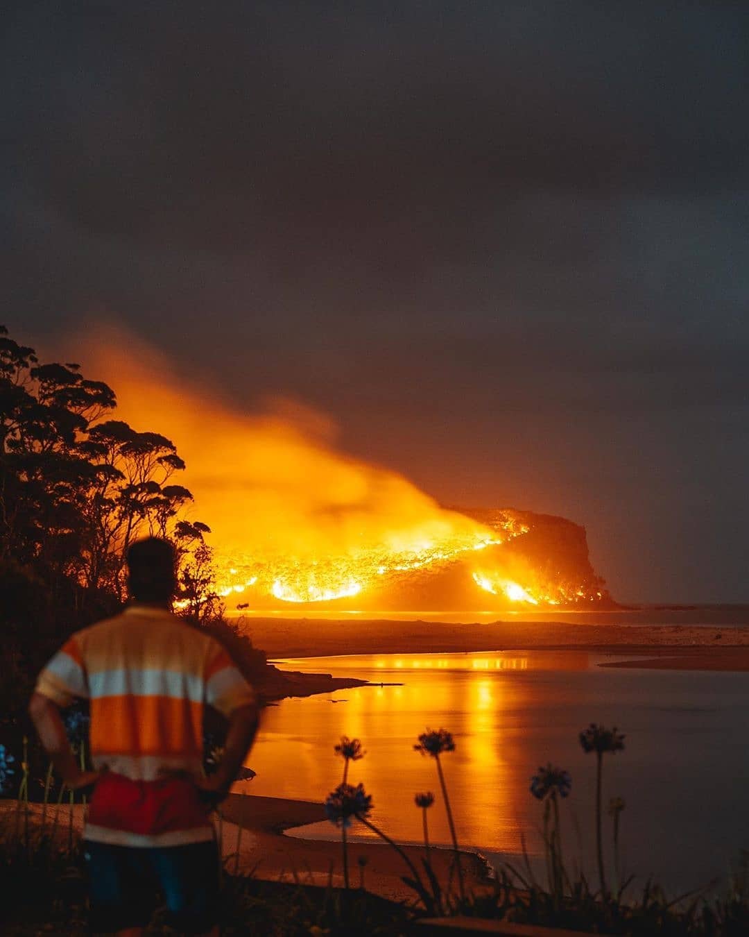 Reposted from @josh_burkinshaw  And here is Number 2 in my top 5 count down. It’s a good reminder to what’s happening here in Australia at the moment. Please take care to all in affected areas. It’s time for change right now. 
A day and night I will never forget. .
.
.
.
.
.
.
.
.
.
#earthoutdoors #earth #earthpix #yourshotphotographer #depthsofearth #timeforchange #sonyimages #sonyalpha #natgeo #thisisliving #seeaustralia #southcoast #australia #top5 #discoverearth #stayandwander #depthsofearth #moodygrams #visualsofearth #createcommune #voyaged #newsouthwales #hellofrom #thisweekoninstagram #travelgram #earthfocus #earthofficial #bushfiresaustralia #artofvisuals #lensbible #moodnation