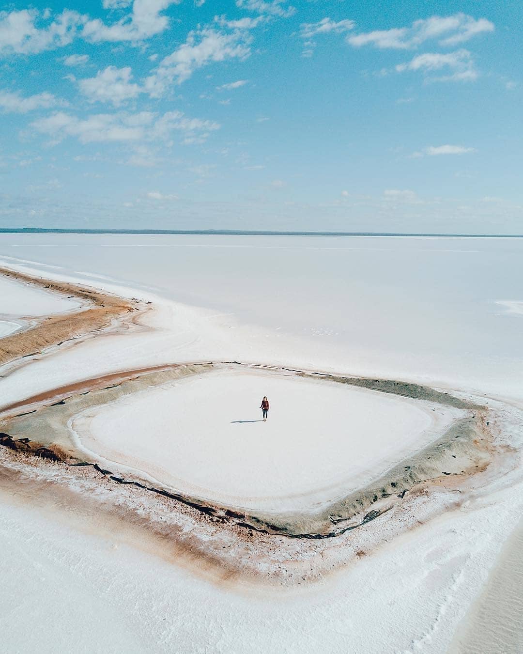 🔷@Regran_ed from @australiasgoldenoutback -  When you visit Lake Lefroy you almost feel like you're on the moon 🌝 This giant lake has a clay pan base covered in a salt crust, making it seem like endless plains of the magical white surface. One of the perfect spots in the Goldfields region for drone photography as it looks sensational from above 📸 📷 @wrenees 📍 Lake Lefroy, Kambalda, in the Goldfields region of @WesternAustralia @Australia - #westernaustralia