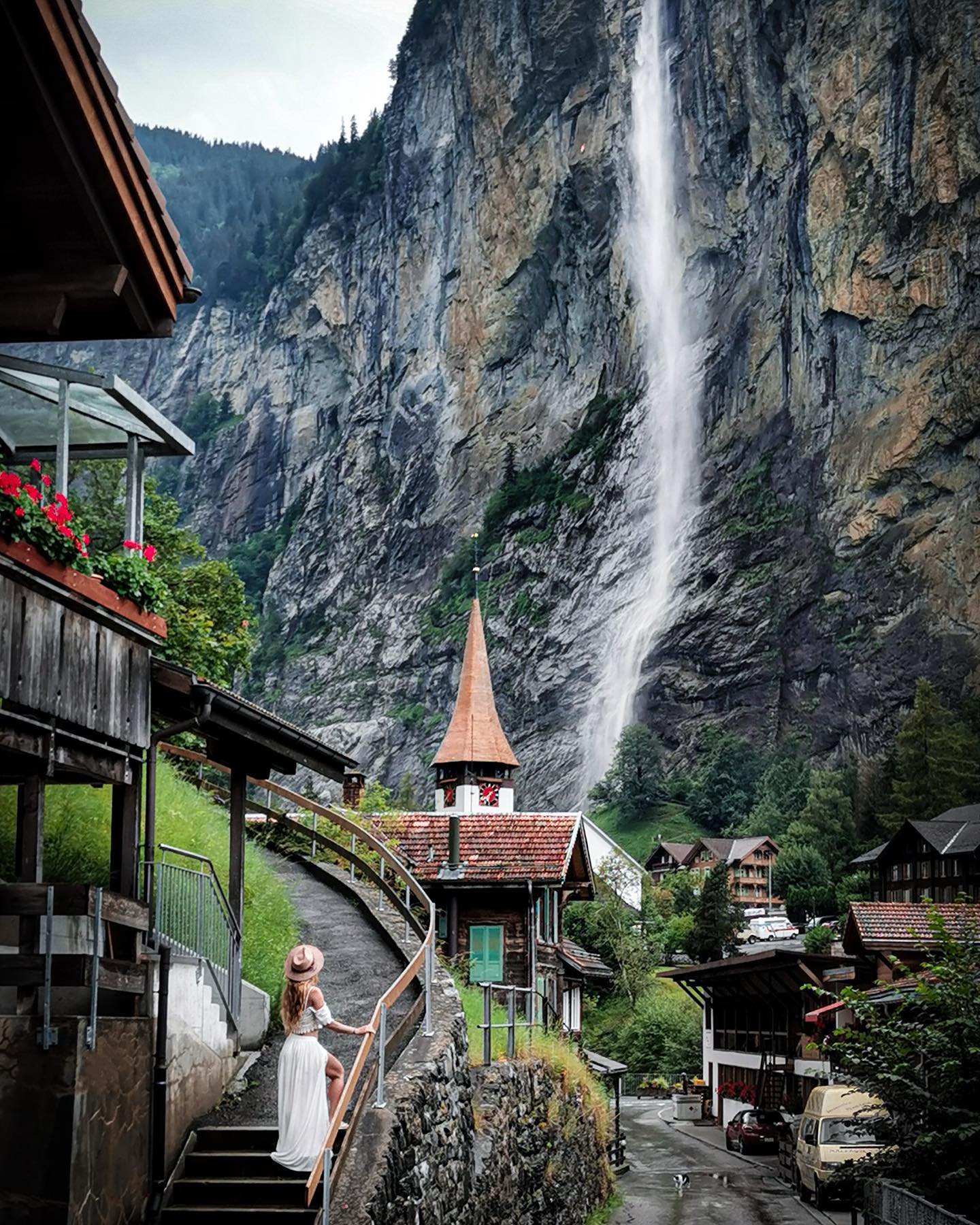The Valley of the 72 waterfalls. Like a precious flower 🌺 the village of Lauterbrunnen lies embedded in this magical valley. 
Have you been there and did you like it? 
.
.
📸by @luca.schranz 
.
.
#lauterbrunnen #berneroberland #bern #schweiz #schweiz🇨🇭 #Switzerland #switzerland🇨🇭 #swiss #staubbachfall #jungfrauregion #travelgirl #iamtb