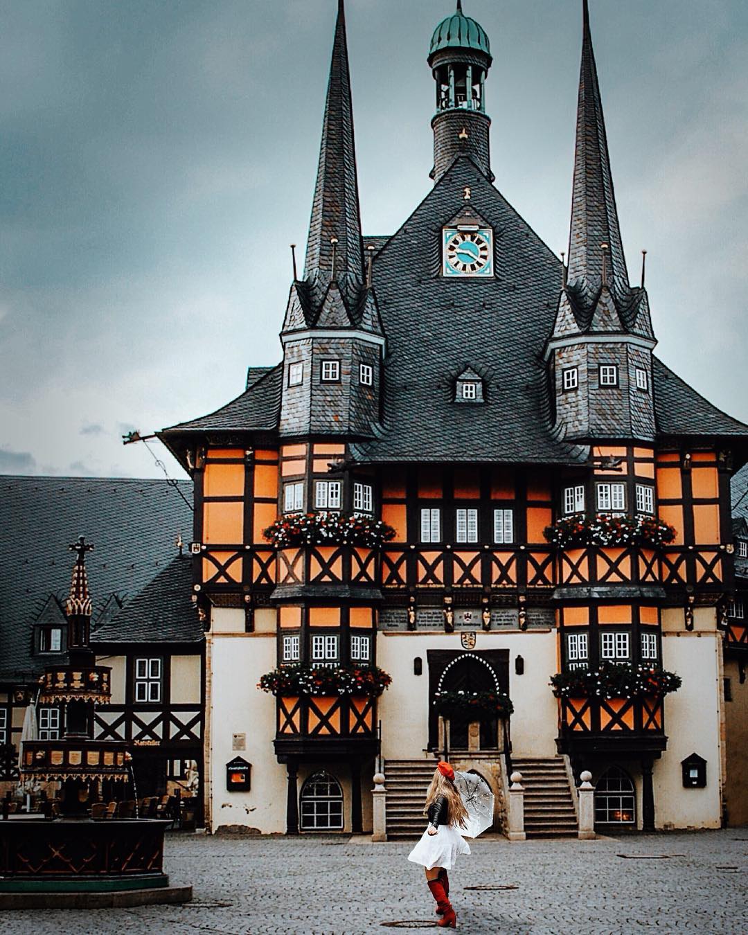 Wonderful Wernigerode 🤩
Enjoy the Sunday peeps ❤️❤️
•
Travel Tip: should you plan to visit this place (town hall) you should consider going there when all the shops around are closed, cause otherwise there will be crowds of people on your pic. Go before the opening hours in the morning, in the evening or early on sundays 👌🏻
And check before going the events in Wernigerode, cause it can happen, that there’s some kind of market (as there is almost every second week a market) just in front the town hall- no pic possible 😱
.
.
.📸by me with tripod 😂
.
.
#wernigerode #rathauswernigerode #harz #harzmountains #germany #deutschland #traveladvice #tripadvisor #reisetips #visitgermany #travelblogger #blogpost #travel #explore #roamtheplanet #exploretheworld #travelphotography #travelgirl #girlsthatwander #iamtb #sheisnotlost