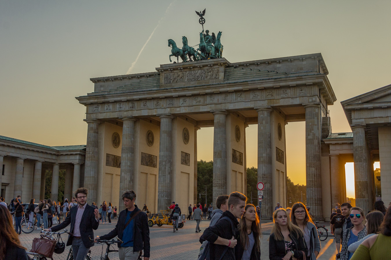 #Europe #Berlin #Germany #Brandenburggate #brandenburgertor #igersgermany #iggermany  #mumbaiigers #mumbaiigerspicks  #travel #travelphotography #traveler #travelbug #travelpic #travelgram #travelmore #traveldiary #YourShotPhotographer #psffeed #sunset #sonnenuntergang
