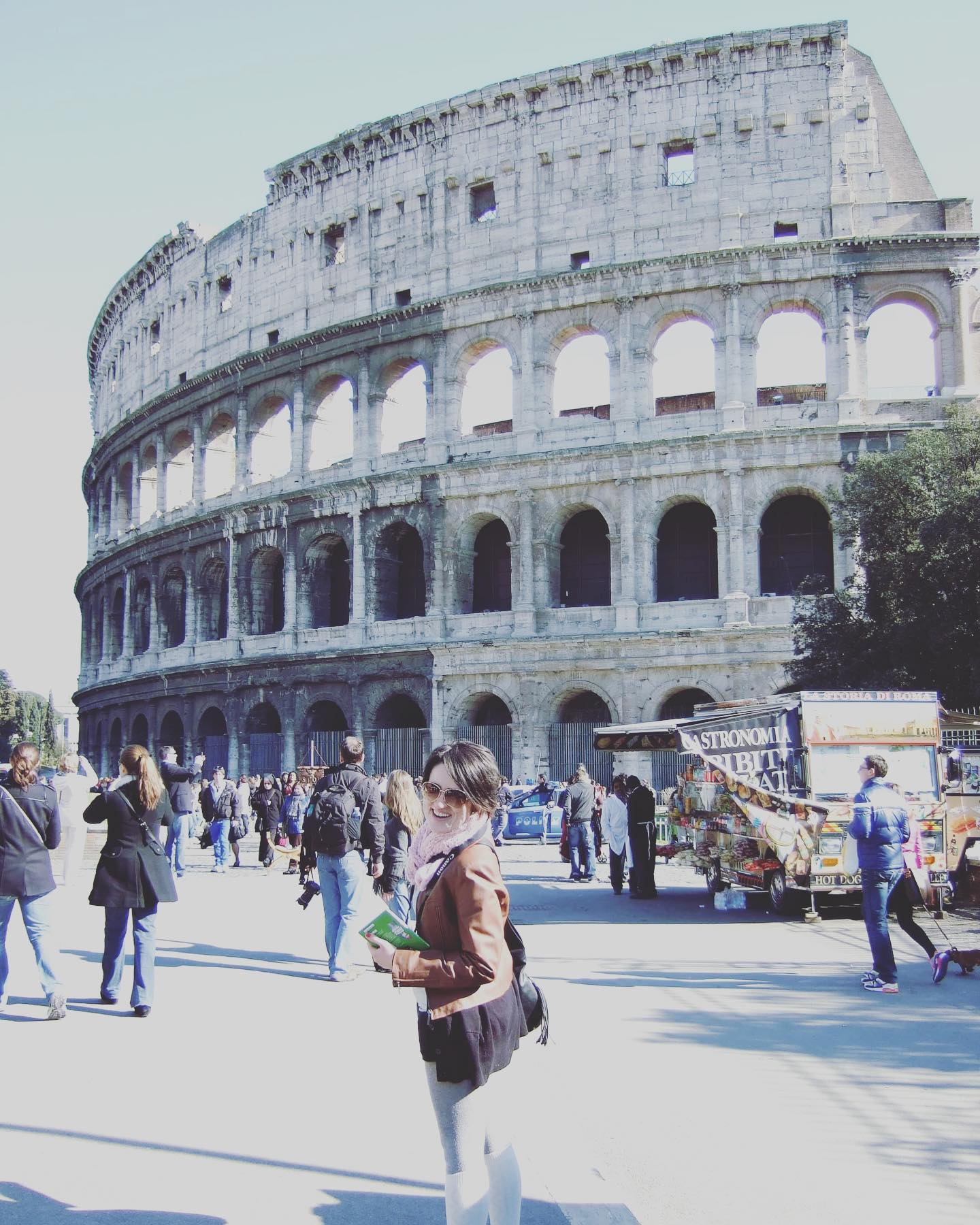 When in Rome... #tbt #italy #ladolcevita #rome #tourist #travel #collosseum