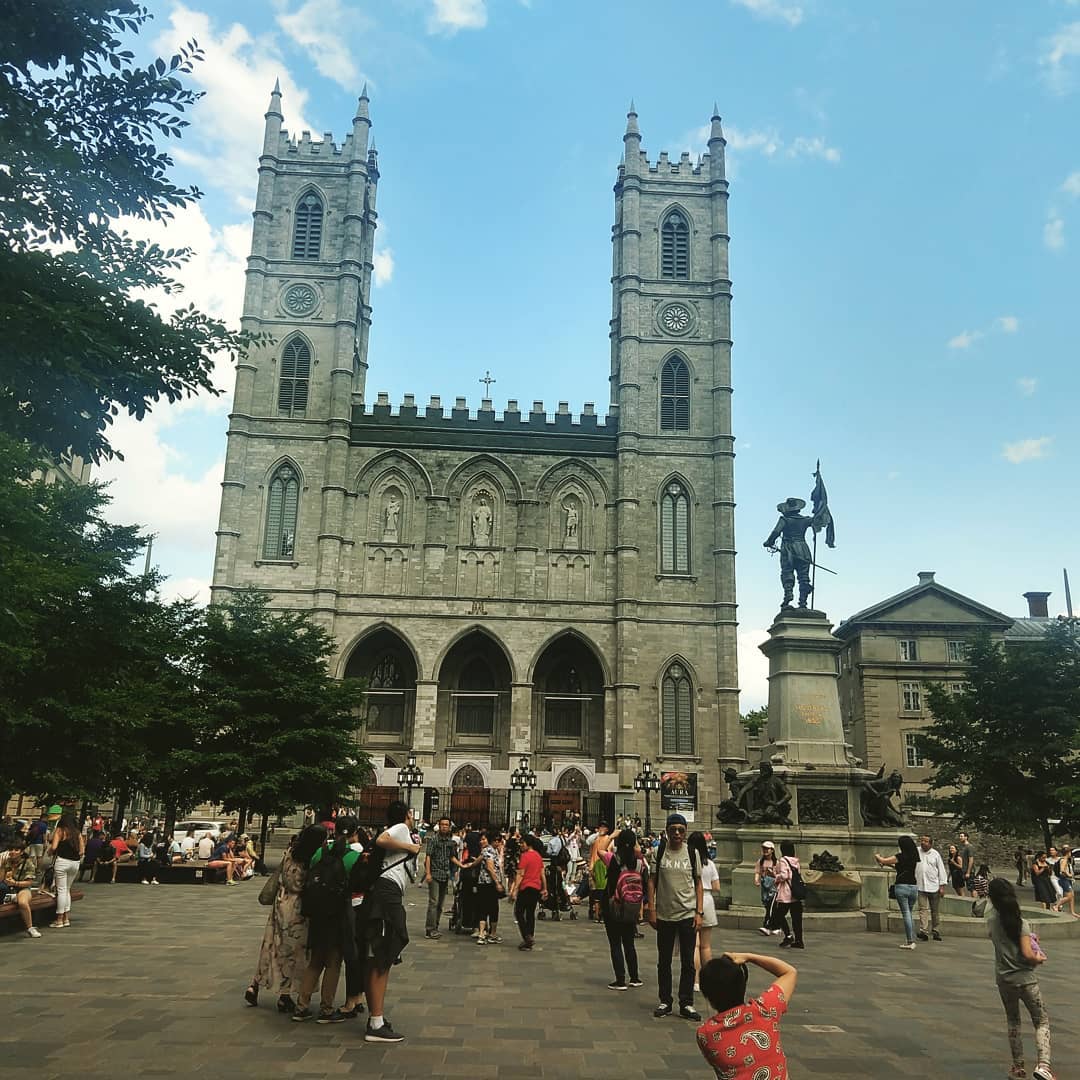 Glorious basilica in Old Montreal #notredamemontreal #vieuxmontreal #montreal #canada #messysuitcase #lifeisshorttheworldisbig #travelblog #travelblogger
