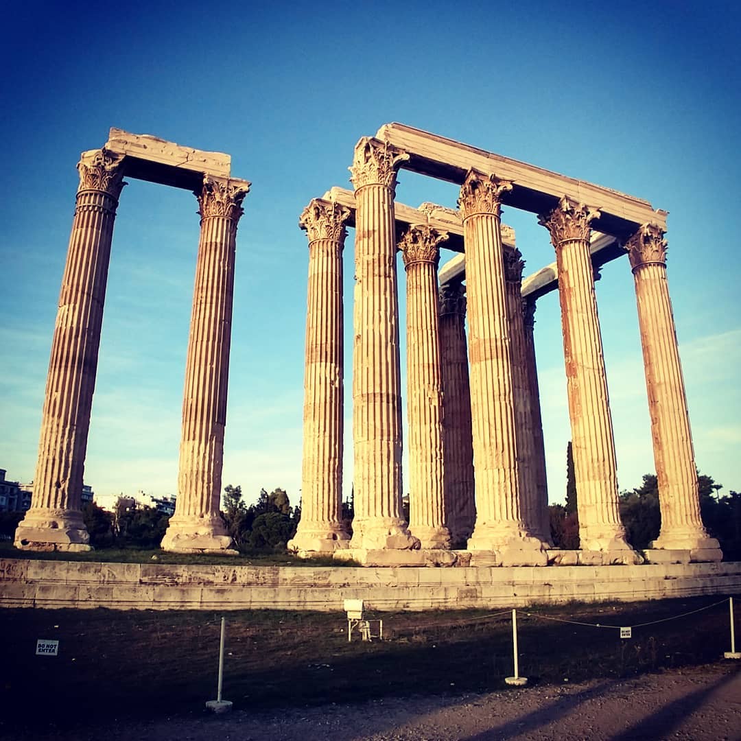 Temple of Zeus. Astounding! How did they build it? #lifeisshorttheworldisbig #athens #greece🇬🇷