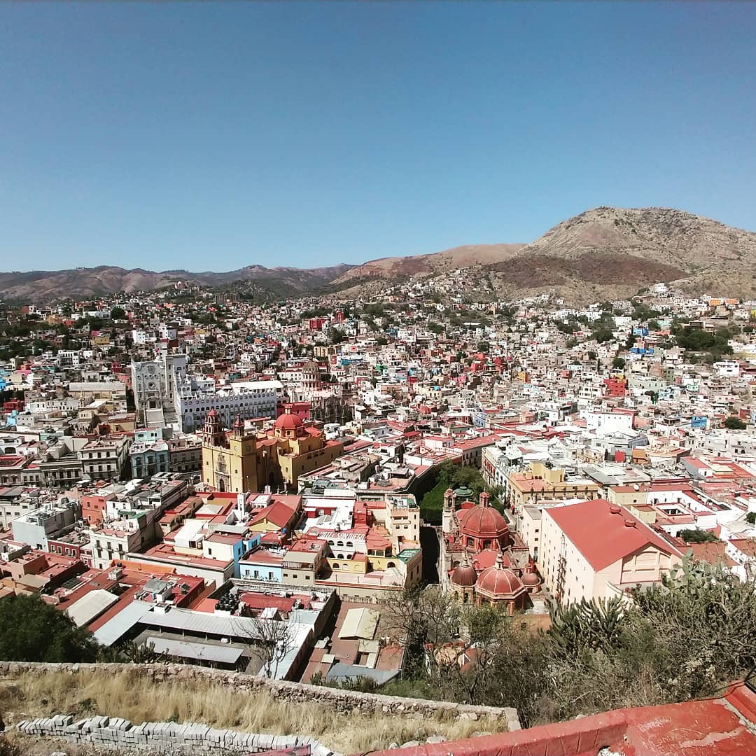 View of Guanajuato from Al Pípila #lifeisshorttheworldisbig #travelblog #travelblogger #guanajuato #mexico