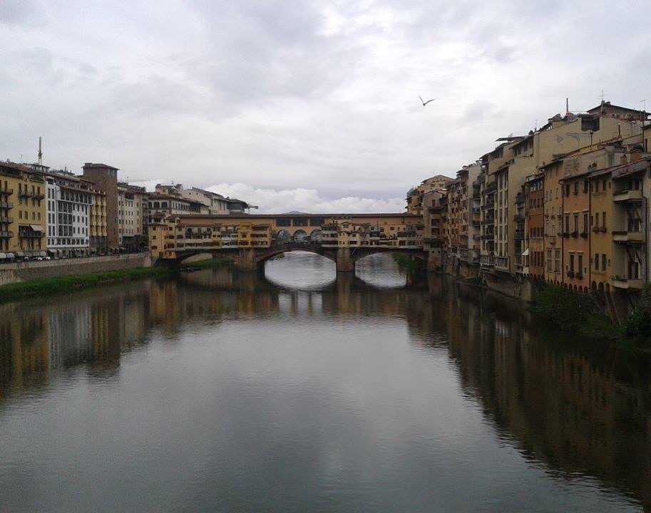 River Arno is magic, especially with the reflections of the bridge. Do you agree?
————————————
Il fiume Arno è magico, specialmente con i riflessi del ponte. Sei d’accordo?