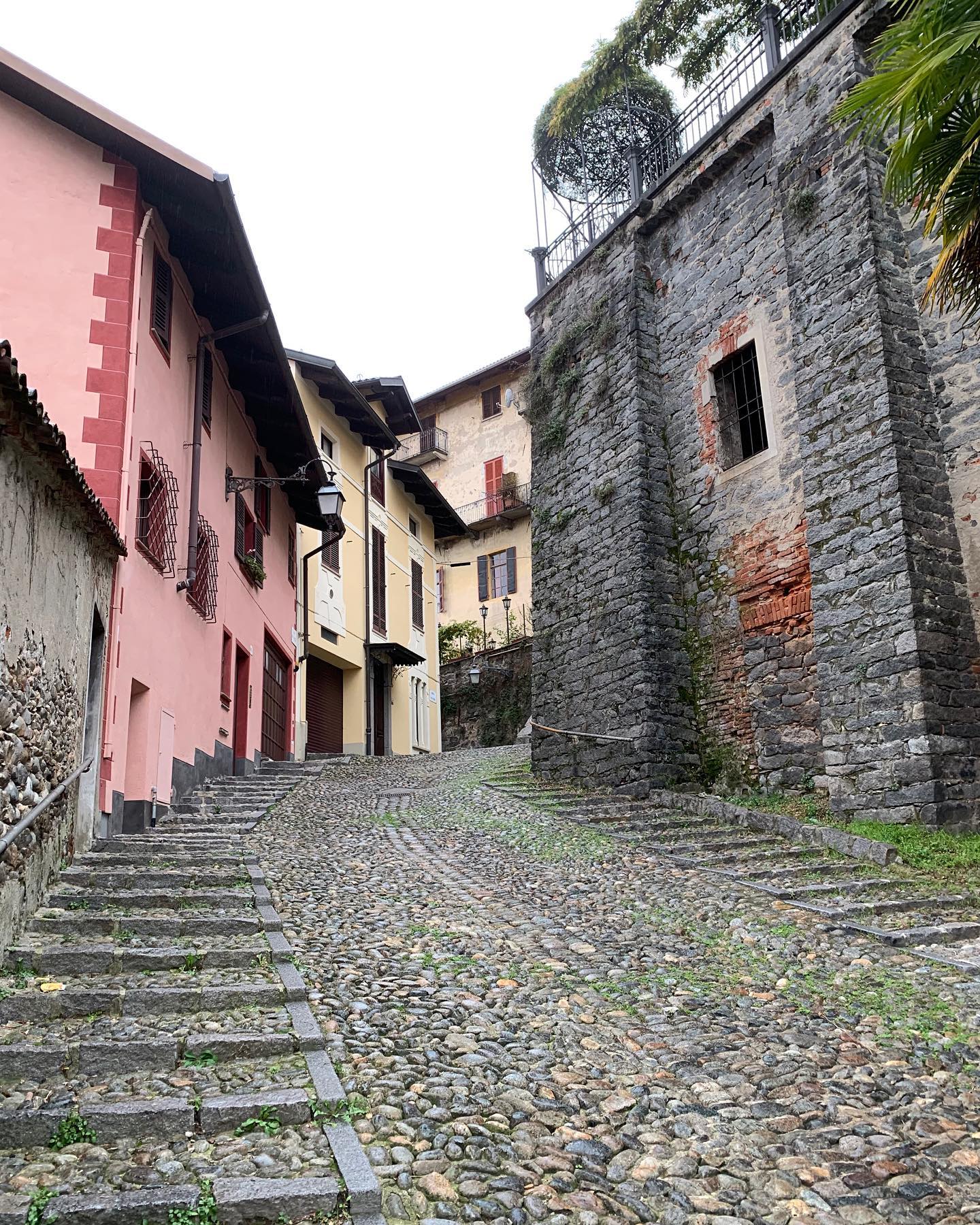 Climbing. Old towns are great but it can be hard to arrive at the destination... 😁😁
-
#travelphotography #travel #travelgram #travelblogger #traveling #travelingram #travelitaly #travelitalia #travelitaly🇮🇹 #travels #travelholic #travelguide #travelworld #traveler