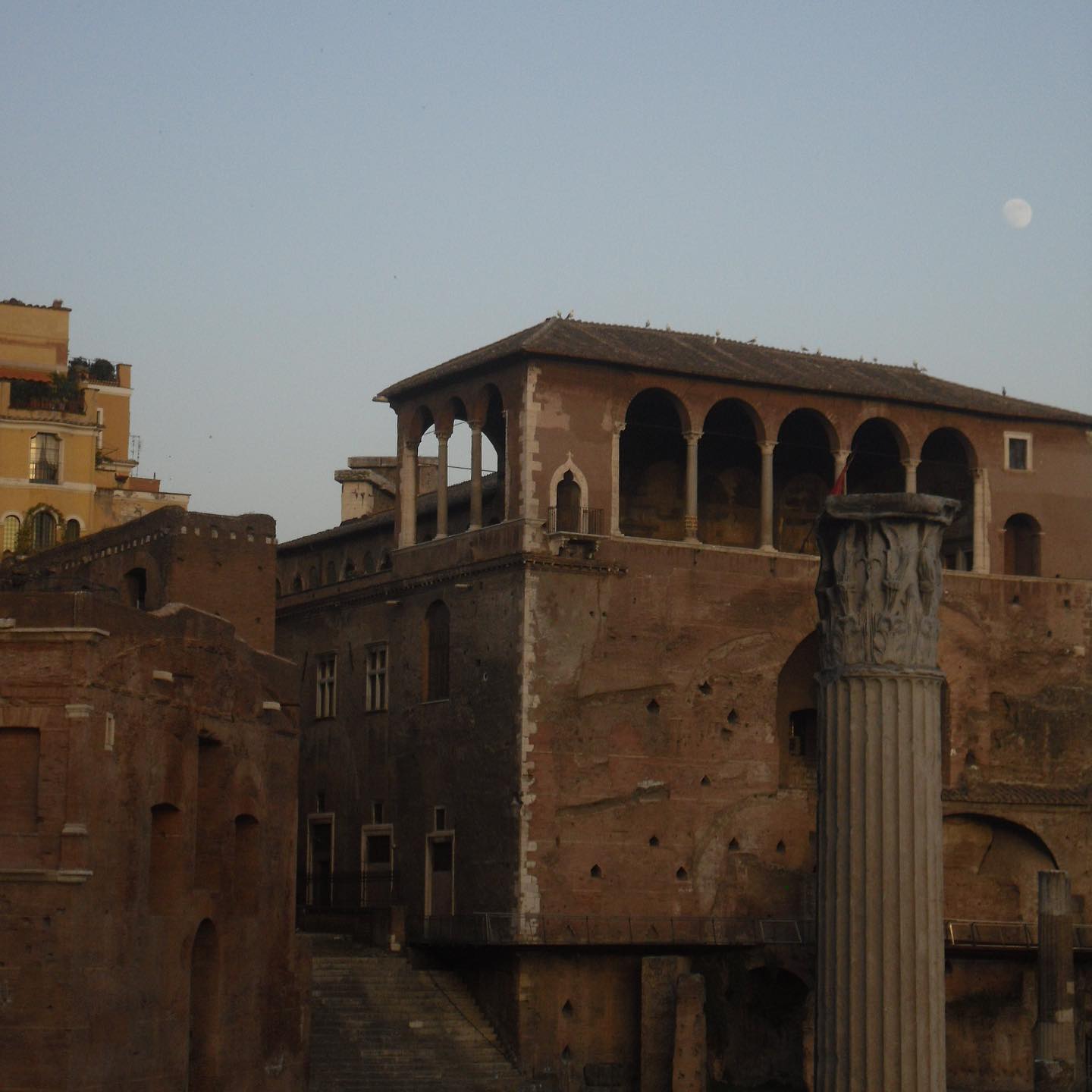 I admire the ancient architecture. For me, it is like to jump in the past and live history. Maybe that's why I love Rome