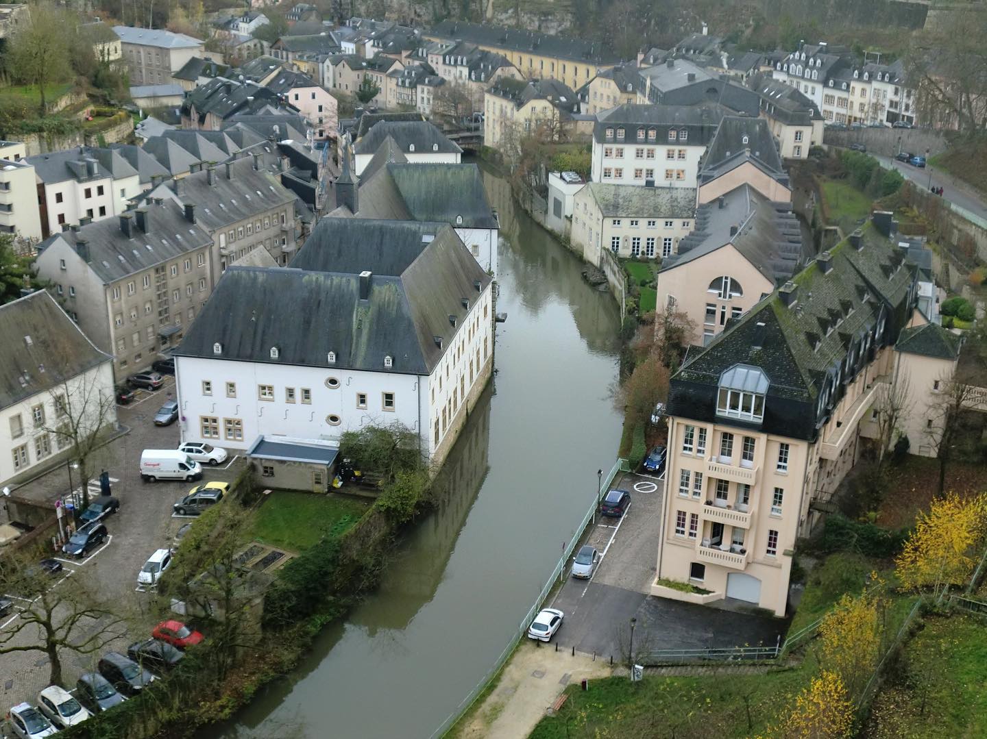 Following the river to see Luxemburg City.
-
#travelphotography #travelblogger #luxembourg #luxemburg #luxemburgcity #reflection #reflections #travel #travelgram #igluxembourg @luxembourg_portal