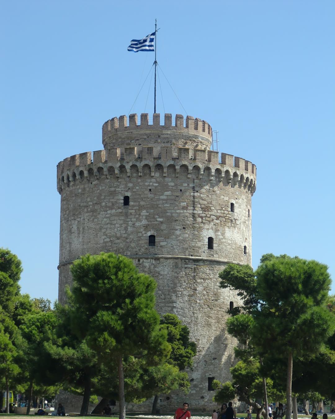 The White Tower of Thessaloniki is a symbol of the city, but it is also a beautiful construction rich of history. The Greek city is superb. I liked a lot the elegance of buildings and the huge quantity of ancient finds. For who loves archeology this place is like the heaven. Do you like archeology?