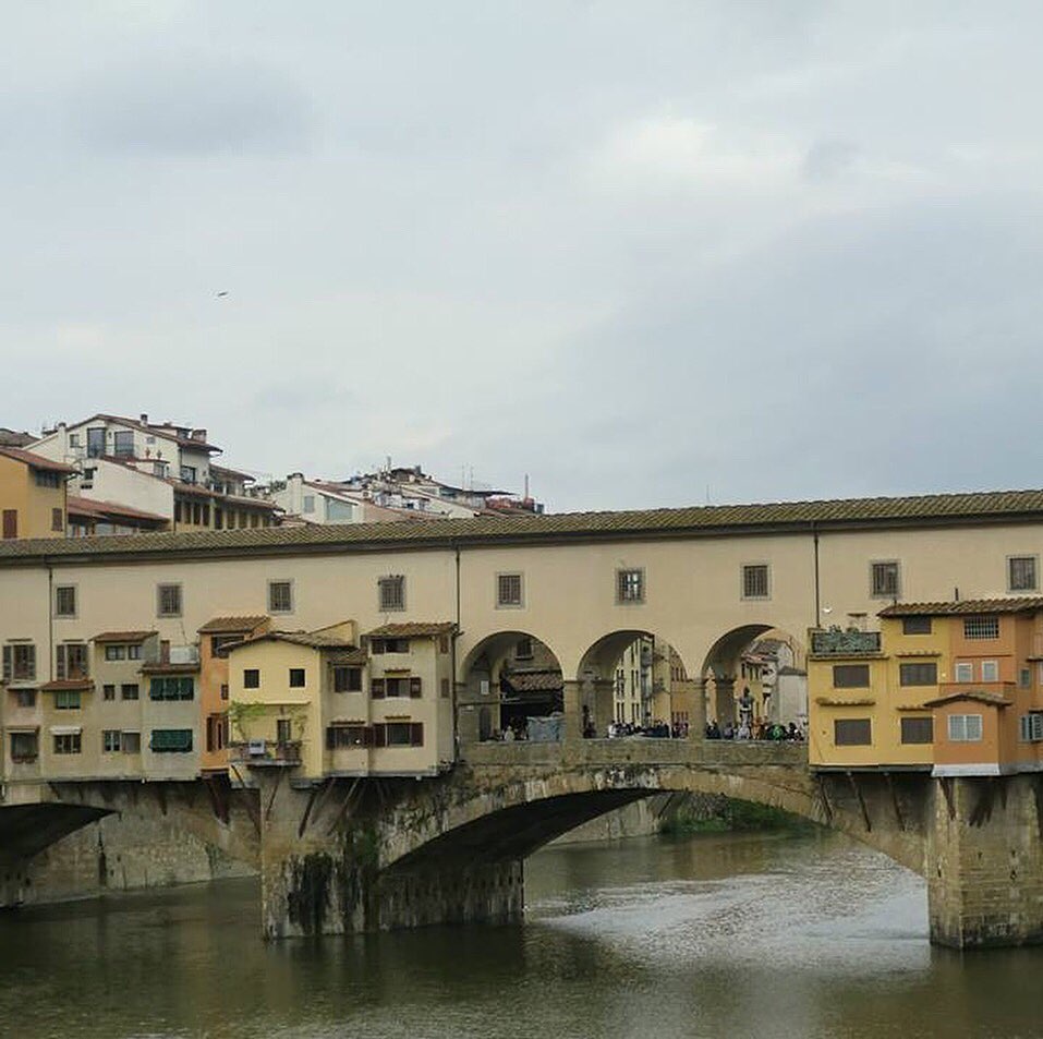 One of the most fascinating bridges in the world is in Florence. Have you ever seen it?
.
.
.
.
.
#travel #travelphotography #travelgram #travelblogger #travelling #traveltheworld #traveller  #firenze #florence