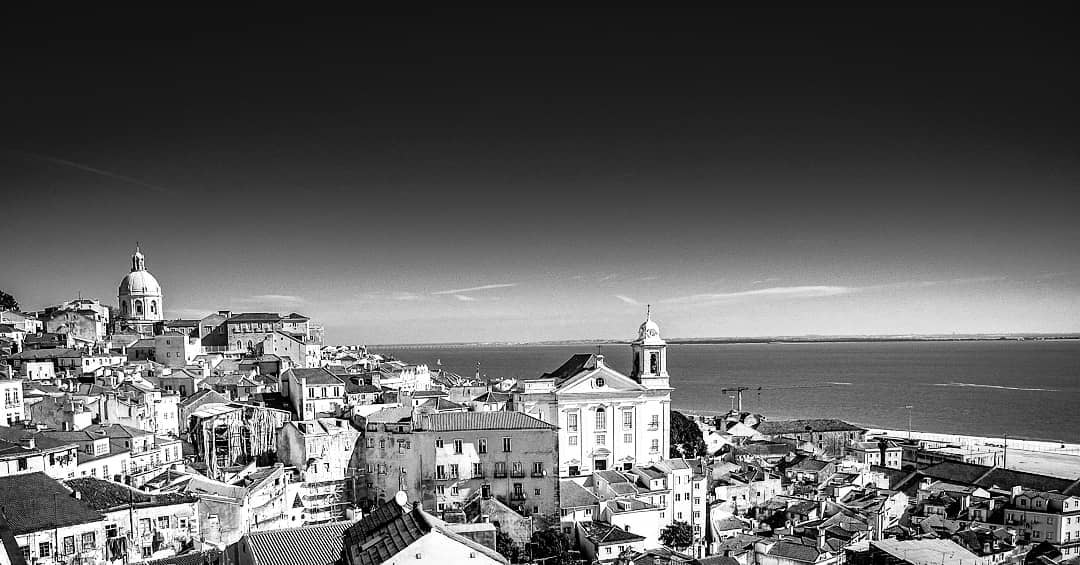 Lisboa #urban #travel #architecture #lisboa #nikon #bnw_vision #portugalcomefeitos #lisbonlovers #blackandwhite #bw #travelabout #black_white #bnw_planet #blackandwhite #monochrome #monochromatic #bwphotography #bwphoto #bw_lover #bw_crew #pretoebranco #photography #bw_photography #urbanscenery #bw_urban #observarportugal #photocrowd #fstoppers #weshareportugal #myfeatureshoot #theprintswap