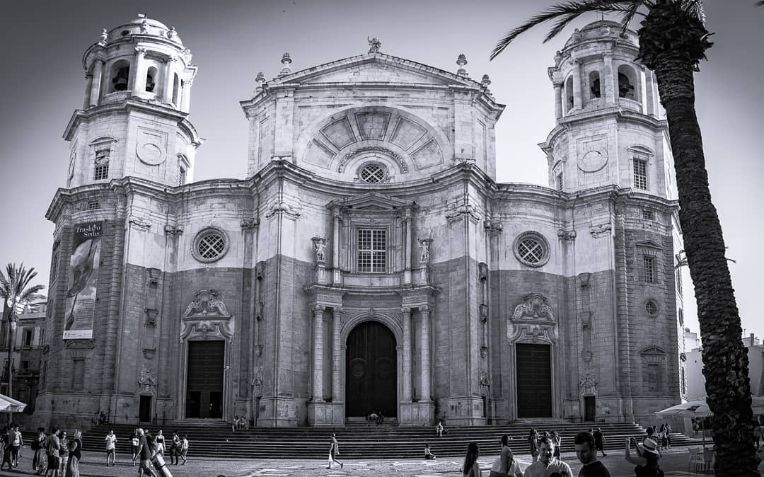 Cádiz Cathedral #cadiz #travel #allblackcommunity #spain #nikontop #arquitectura #culture #architecture #blackandwhite #bw #travelabout #nikoneurope #bnw_planet #blackandwhite #monochrome #monochromatic #bnw_vision #bwphotography #bwphoto #bw_lover #bw_crew #pretoebranco #bw_photooftheday #bw_photography #olharescom #behindthelens #photocrowd #streetphotographyinternational #thestreetphotographyhub