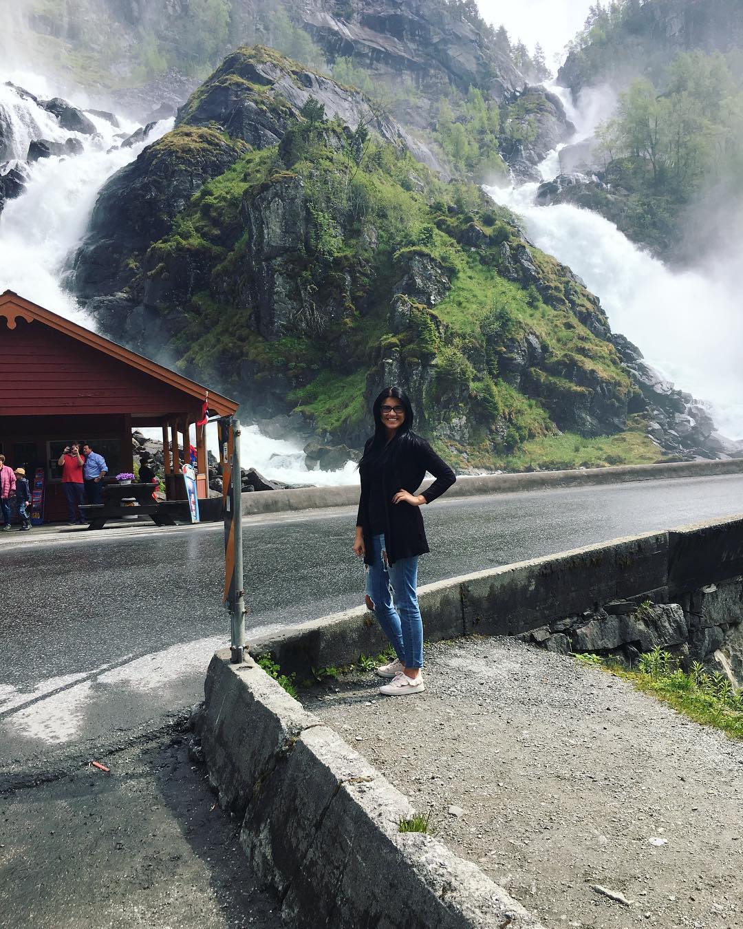 If you are not obsessed with your life , change it #norway #traveling #travelphotography #mountains #lovemylife #lavidaloca #vivirlavida #lithuaniangirl  #cryunderwater