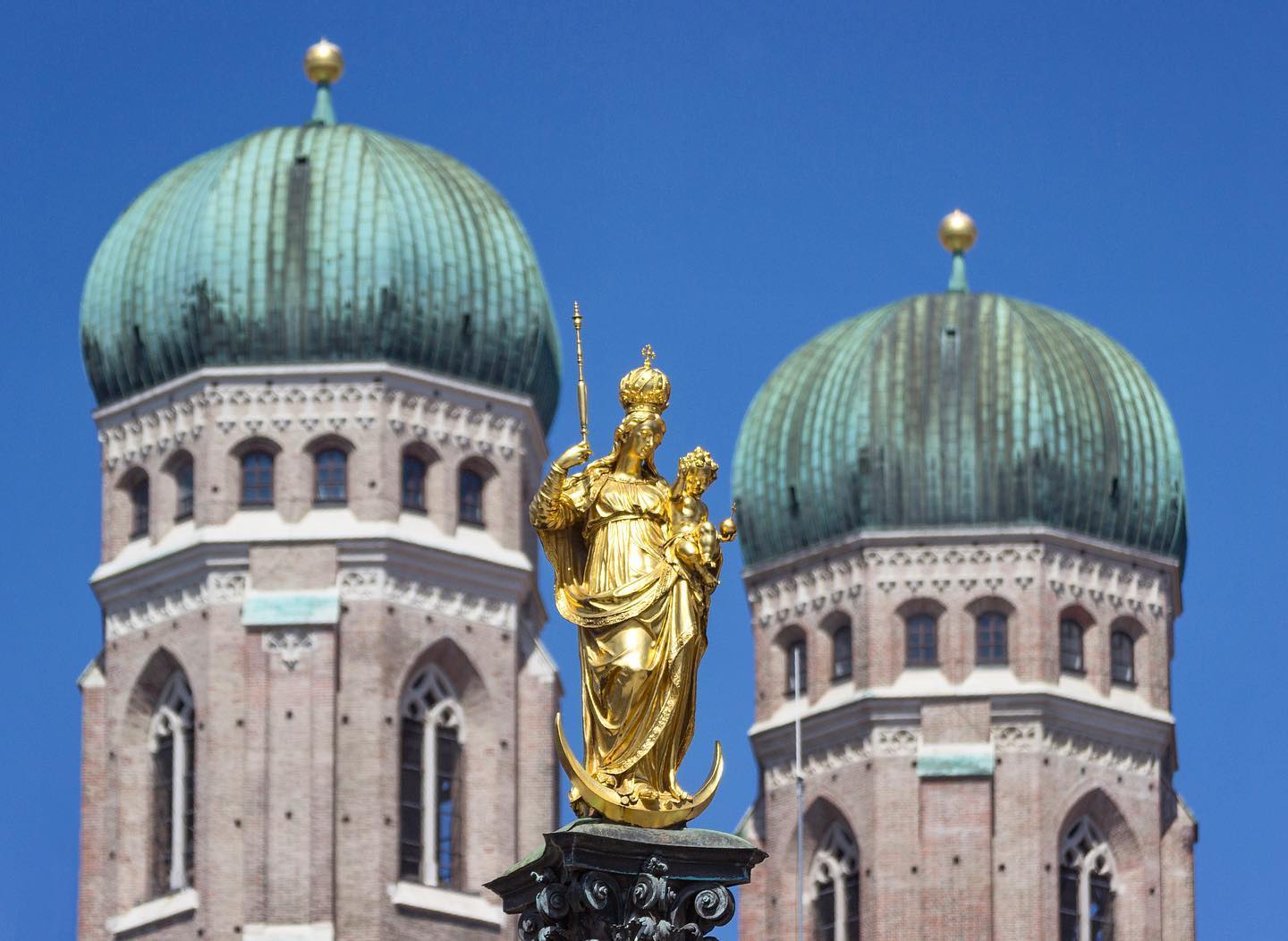 Munich's most captured picture...
I love this view 😍
.
.
.
#frauenkirche #domzuunsererliebenfrau #domzuunserenliebenfrau #frauenkirchemünchen #deinbayern #bavaria #955charivari #munich #münchen #munichblogger #prettygermany_  #drone #dronephotography #munichnotes #architecture #architecturephotography #droneshot #incredible_europe #dji #djimavicmini #instagood #topmunichphoto #germanysworld #minga #visitbayern #bavariagermany #munichcity #welovemunich #drohne #munichworld