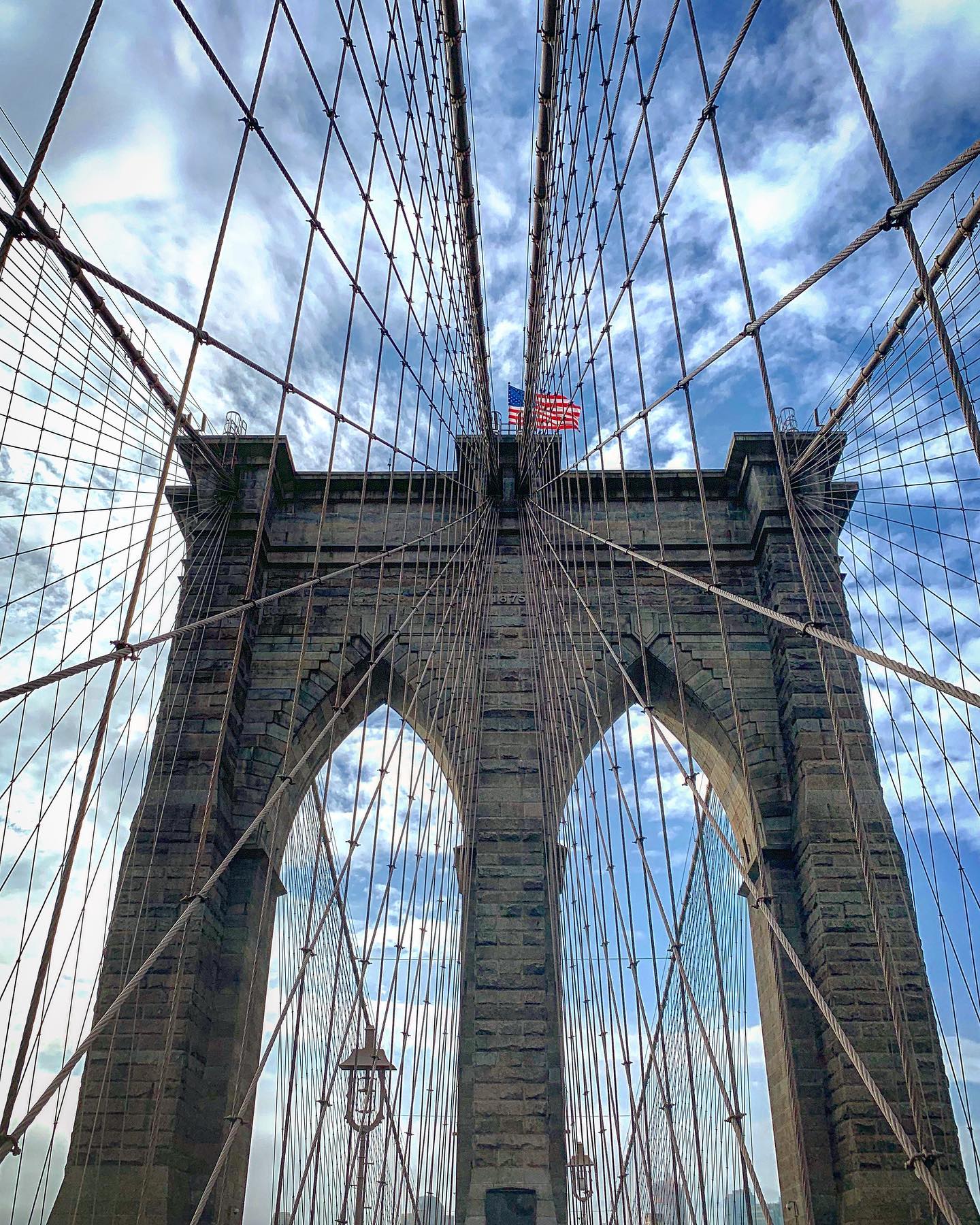 Brooklyn Bridge 🇺🇸
.
.
#newyork #newyorkcity #nyc #brooklynbridge #brooklyn #usa #ny #travel #traveller #traveler #traveling #travelling #travelblogger #travelblog #bridge #unitedstates #manhattan #chinatown #littleitaly #america #sun #sunny #sunnyday #landmark #landmarks #travelgram #brooklynny #instagood #bestofnewyork #newphotoyork