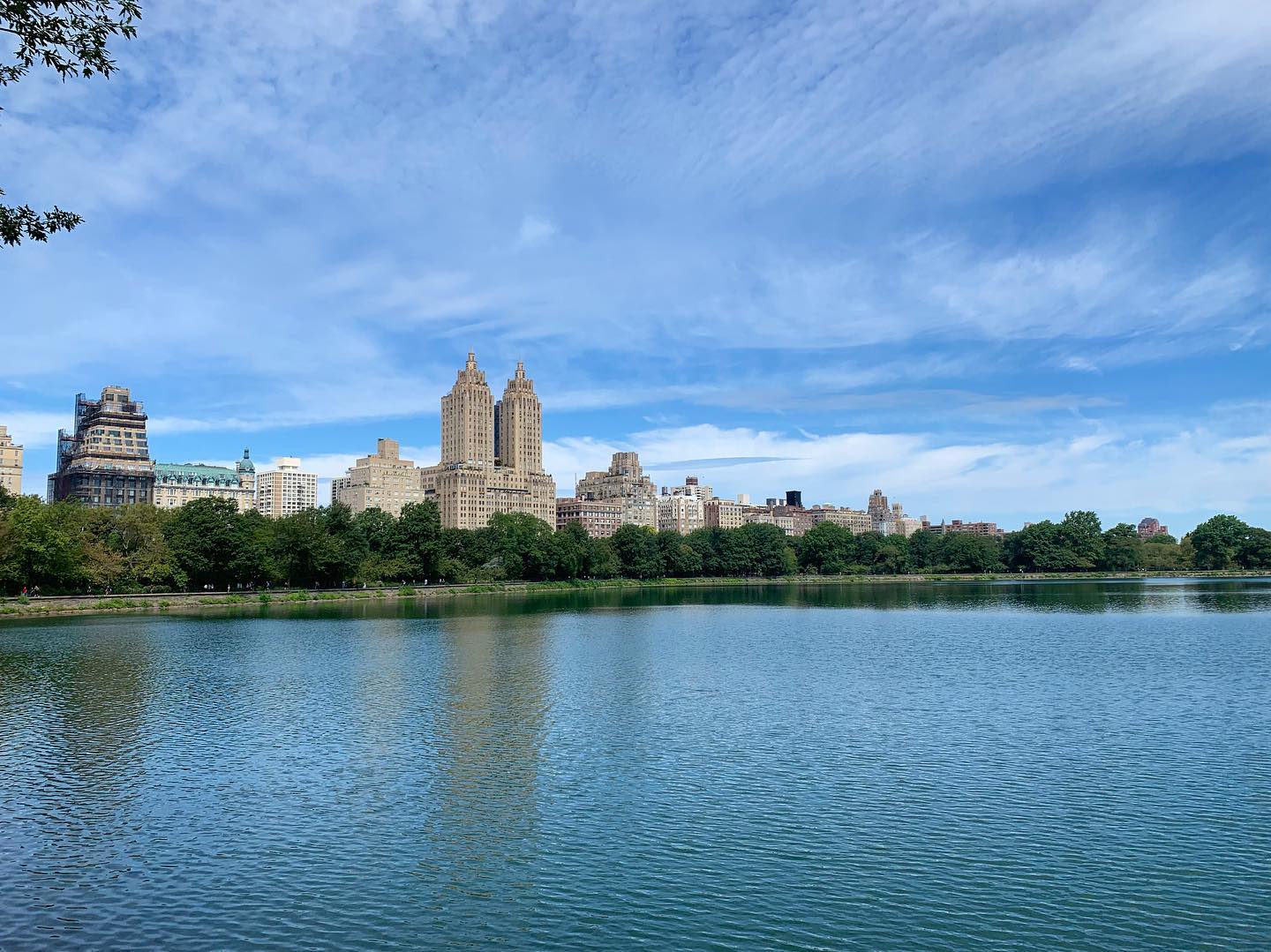 The Jacqueline Kennedy Onassis Reservoir is a decommissioned reservoir in Central Park in the borough of Manhattan, New York City, stretching from 86th to 96th Streets.
.
#newyork #centralpark #park #onassis #jacquelinekennedyonassis #lake #usa #ny #travel #traveller #traveler #traveling #travelling #travelblogger #travelblog #manhattan #bestofnewyork #newyorkcity #nyc #bluesky #sunnyday #wonderful_places #wonderful #city #beautifulplaces