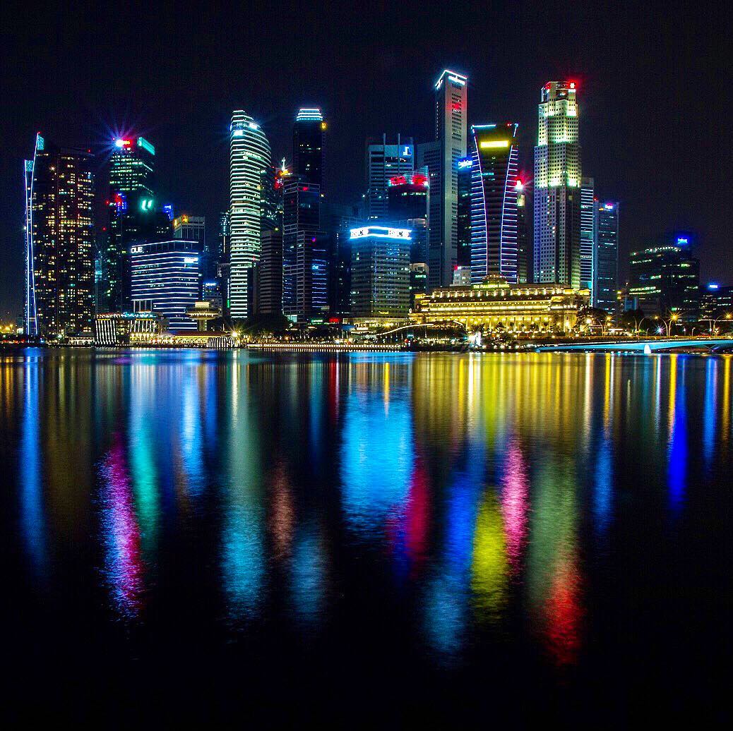 Marina Bay by night #singapore #marinabay #night #longexposure #worldplaces #long_exposure #skyline #skyscrapers #city #view #colours #reflection #thefullertonhotel #merlion #asia #stunning #canonglobal #nightphotography #colourful
📷 17.04.2016