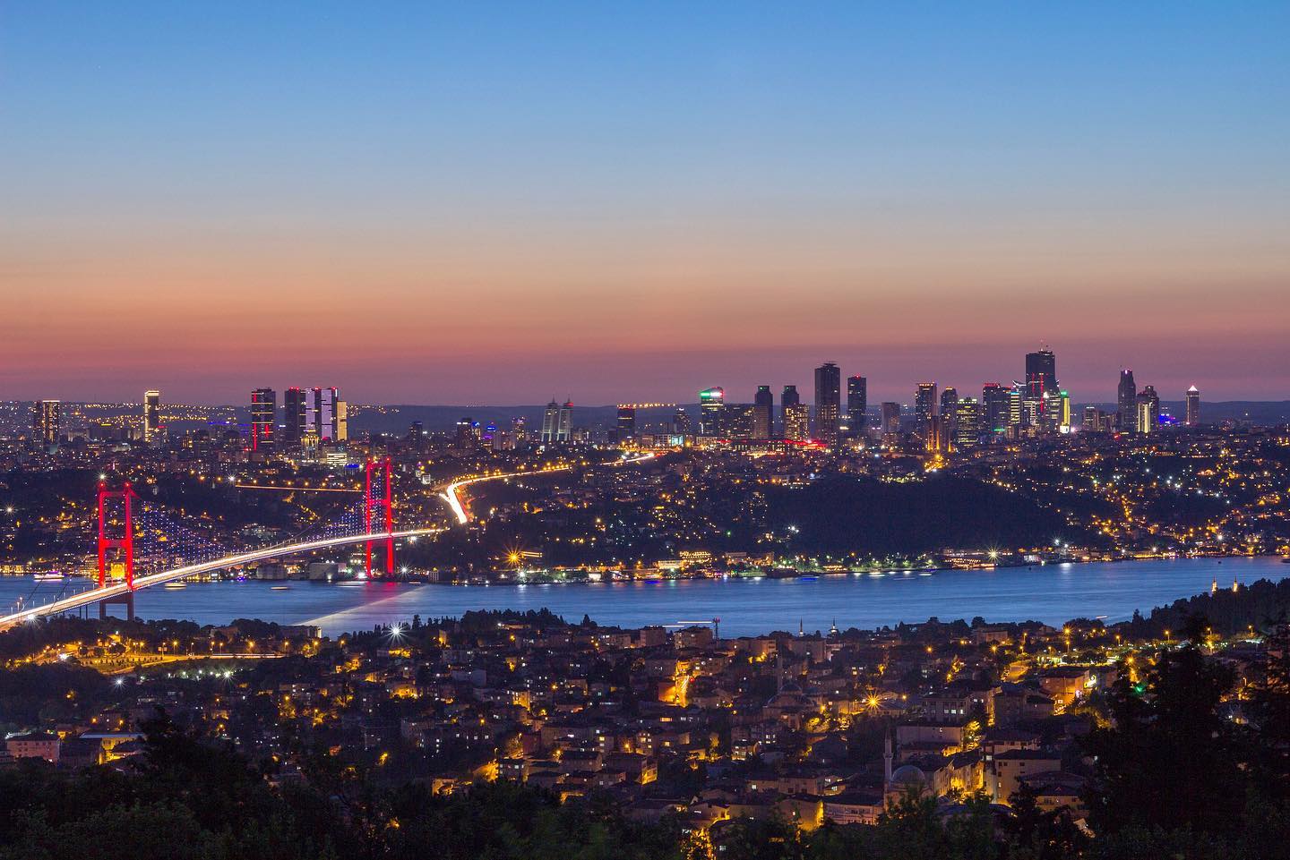 Great view over Istanbul during sunset 🌅
.
.
#istanbul #turkey #türkiye #bosphorus #bosphorusbridge #camlica #çamlıcacamii #sightseeing #long_exposure #night #istanbulturkey #wonderful_places #beautifulplaces #canon #instagram #travel #traveler #europe #asia #europetoasia  #traveling #travelblog #travelblogger #istanbulbestpictures #bluehour #nightphotos #nightphotograpy #bridgeview #NIGHTSHOOTERS