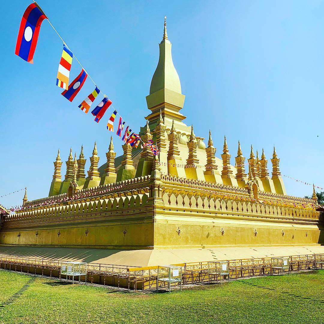 Pha That Luang is a gold-covered large Buddhist stupa in the centre of the city of Vientiane, Laos 🇱🇦 It is generally regarded as the most important national monument in Laos and a national symbol. #phathatluang #vientiane #laos #stupa #buddha #gold #monument #symbol #travel #travelblog #national #symbols #symmetry