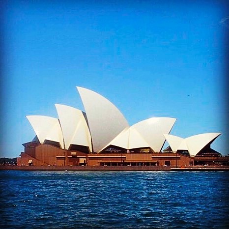 Wishing everyone a belated Happy Australia 🇦🇺 Day for yesterday. You couldn't get more iconic than the Sydney Oprah House! I love this amazing building. In the sun ☀️ the roof sparkles ✨ Sat beside the sea 🌊 in a beautiful location next to the Botanical Gardens. I've never been to a show in here, but I definitely will one day 😊 came here back in 2006 #sydney #sydneyaustralia #australia #oprahhouse #sydneyharbour #sydneyoperahouse #sydneyopera #sea #oprah #photographer #photography #travel #travelphotography #travelstagram #backpacking #backpacker #australiaday #2017 #australian #australiaday #australiaday2017 #summer #summertrip #summertravels