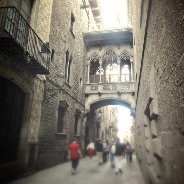 The Gothic Quarter, Barcelona. One of my most favourite  places to visit in the whole of Europe. Just round the corner down a little side street is this beautiful, little arch way. You get to see lots of amazing stuff around Barcelona just by going for a wonder and getting lost 🤔😊#Barcelona #barcelonaspain #gothicquarter #spain #cataluña #travel #traveling #travelpic #travelgram #europe #eurotrip #explore #explorespain #daytour #honeymoon #city #cityscape #citybreak