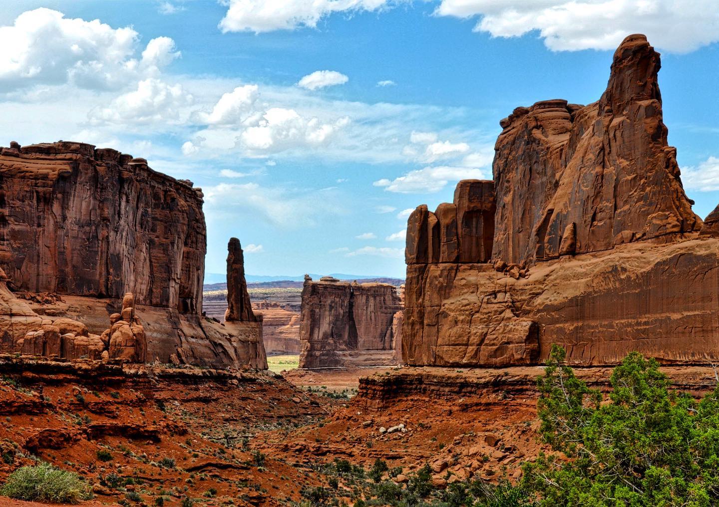 Arches NP, Utah
Park Avenue view. From the parking lot a paved walkway heads  to the Park Avenue viewpoint. From there, there is a well-worn trail that heads down the Avenue.

#usa #us #usatrip #usatravel #usatravels #usareisen #usaroadtrip #traveling #travelinspiration #travelandleisure #travelawesome #naturephotography #travelpics #utahunique #utah #archesnationalpark #archesnps #nature_perfection #hikingadventures #passiontravel #america #beautifulnature #redrocks #natureshots #usaurlaub #travelblogger #usablogger #picoftheday #exploremore #explore