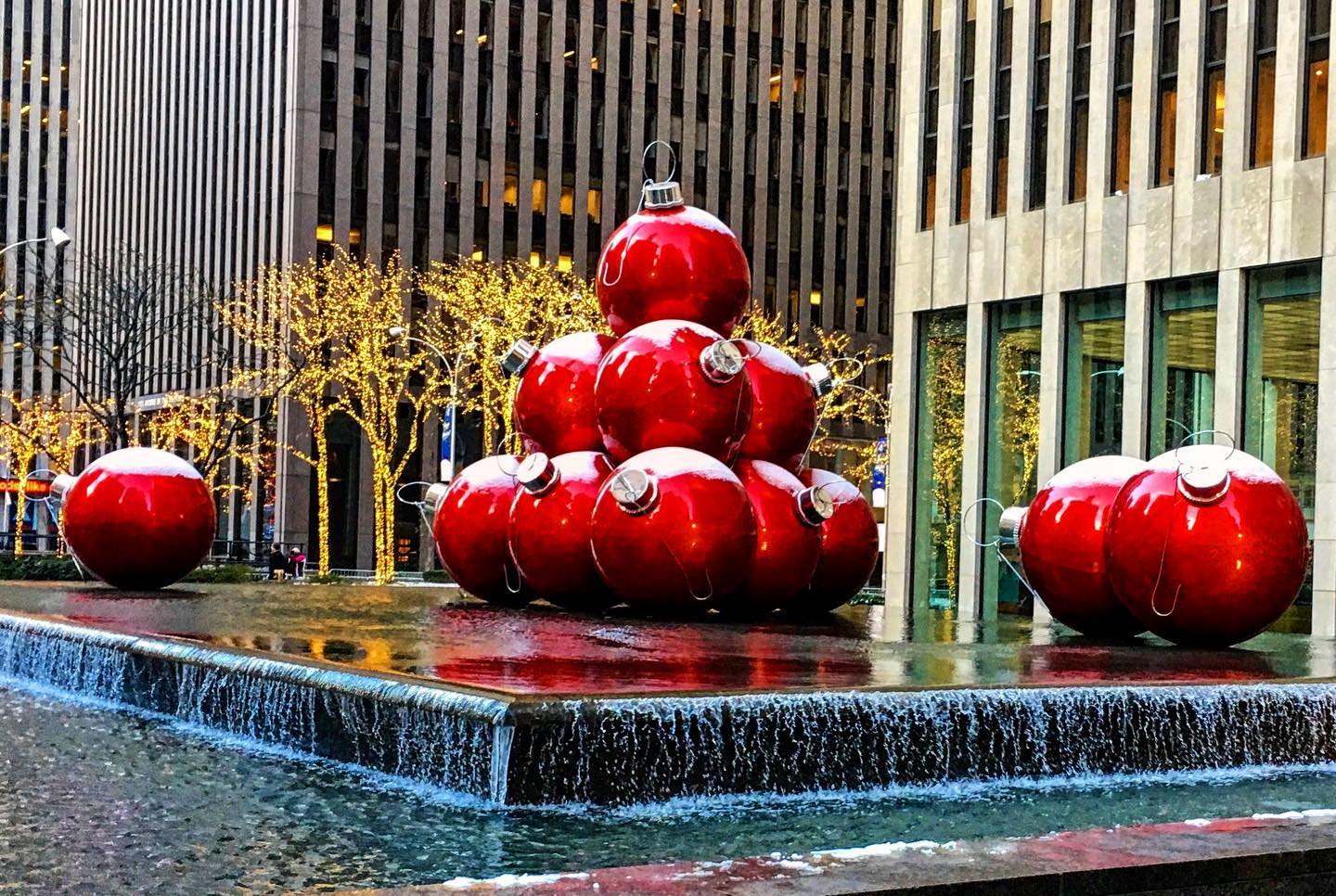 Midtown, NYC, New York
One more. Giant Christmas tree baubles.
#usa #us #usatravel #usareisen #usatravels #usareise #citytrip #cityphotography #citylove #newyork #newyorkcity #nyc #nycphotography #christmas #christmasiscoming #christmasdecor #christmastime #christmasvibes #christmastime #christmasnyc #christmasbaubles #merrychristmas #travelphotography #reisefotografie #christmasinnewyork #christmasinnyc #travelblog #reiseblog #instachristmas