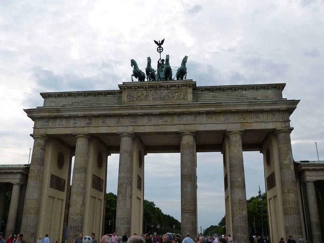 #Brandenburger #Tor #berlín #capital #stolica #miasto #city #metropoly #ciudad  #deutschland🇩🇪 #deutsch #deutschland #germany🇩🇪 #germanytravel #germany_fotos #germanytourism #germany_greatshots #niemcy🇩🇪 #niemcy #niemcycelpodrozy #kierunekniemcy #niemcysąpiękne #alemanha🇩🇪 #alemania #alemania🇩🇪 #alemania #alemaniaturismo #alemania #travel #travelphotography \#trekking 
Berlin