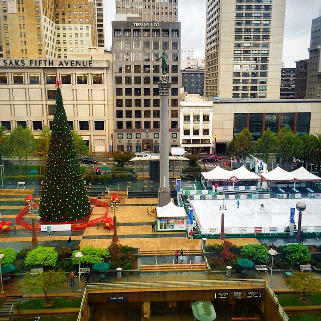 No denying it's #Christmas or #Holiday #tree and #outdoor #skatingrink season once again... 🎄🇺🇸⛄️ #WinterIsComing 😉 #christmastree #winter #Safeway #skatingrink #macys #UnionSquare #travel #traveler #traveling #travelgram #igtravel #instatravel #NorthAmerica #USA #Fall2014